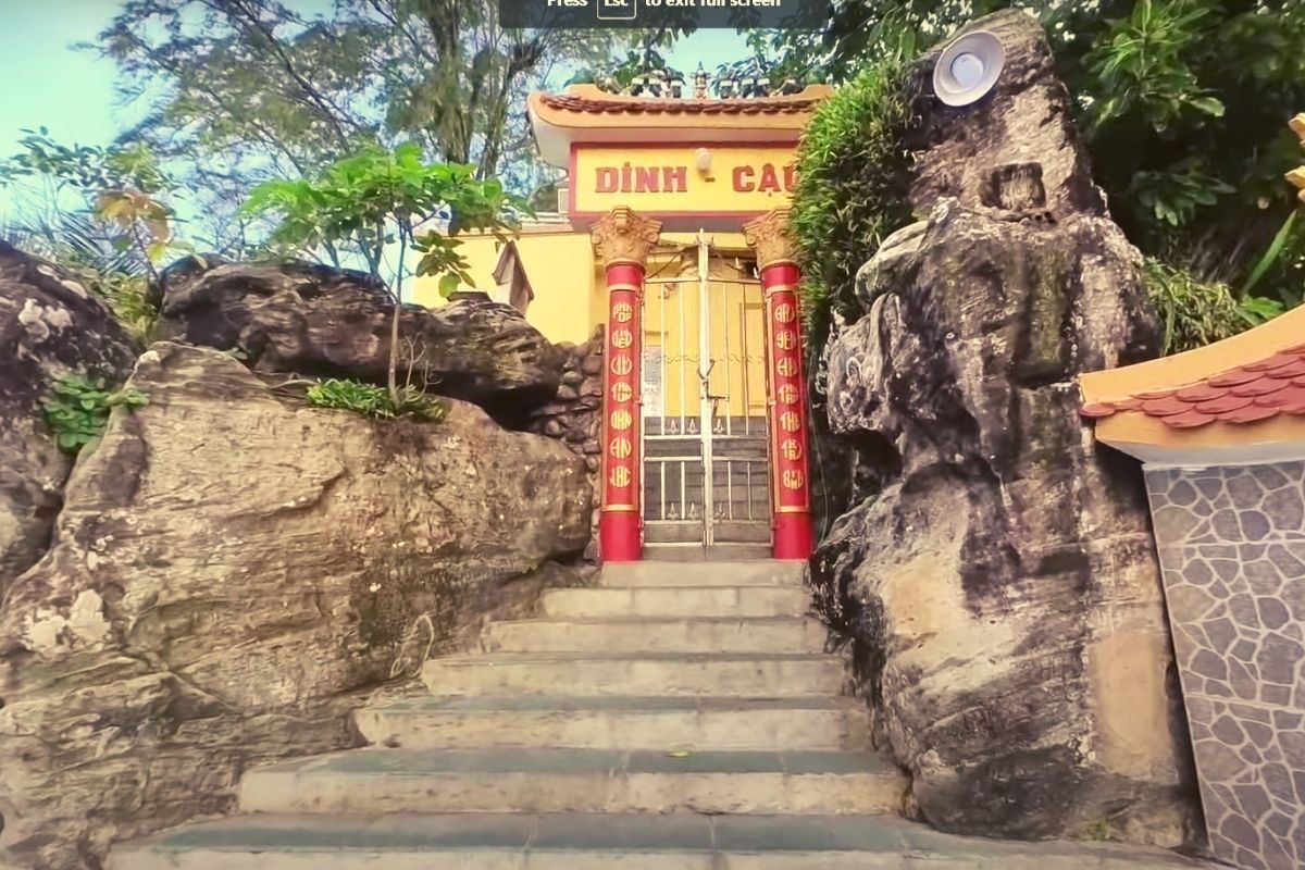 cổng lớn của Dinh Cậu