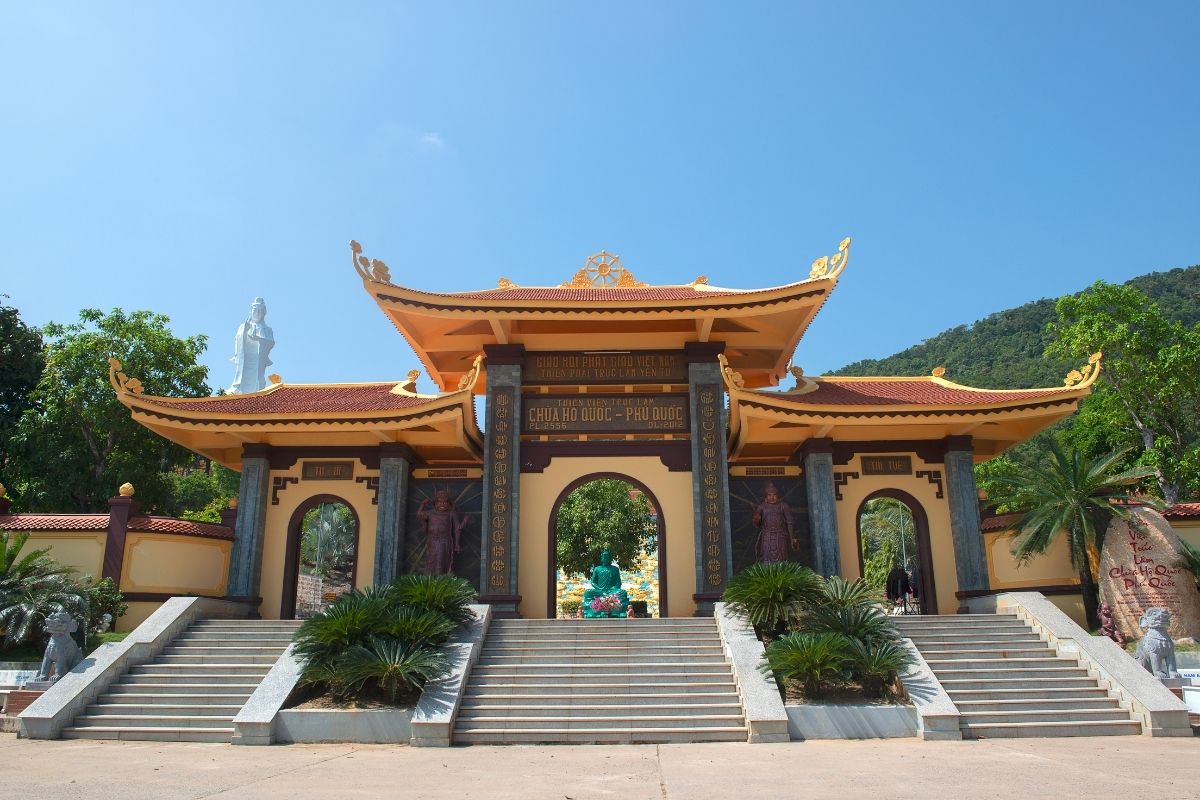 cổng tam quan chùa hộ quốc
