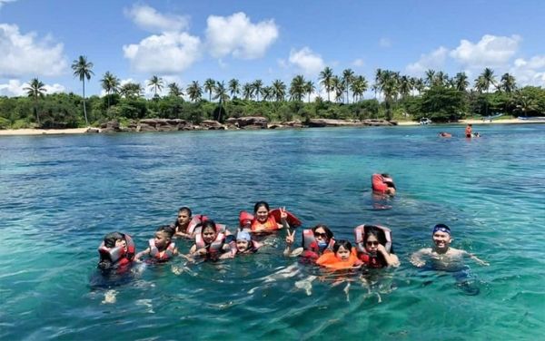3 Island Tour - swimming
