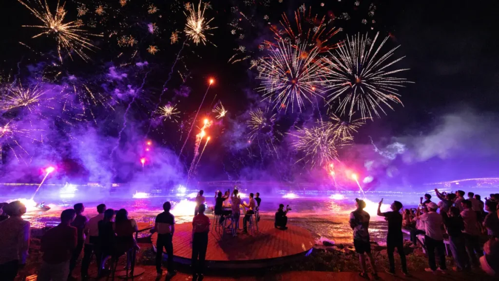 vivuphuquoc-symphony show with friends