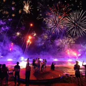 vivuphuquoc-symphony show with friends